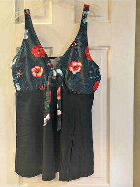 Floral Black & Red Swimsuit top Size 16